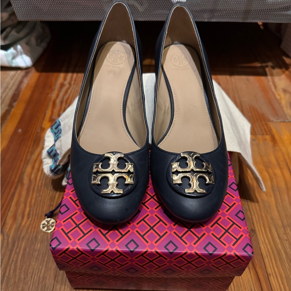 Tory Burch Janey 50mm pump 
Bright navy 
Size 7.5
Like new - worn twice